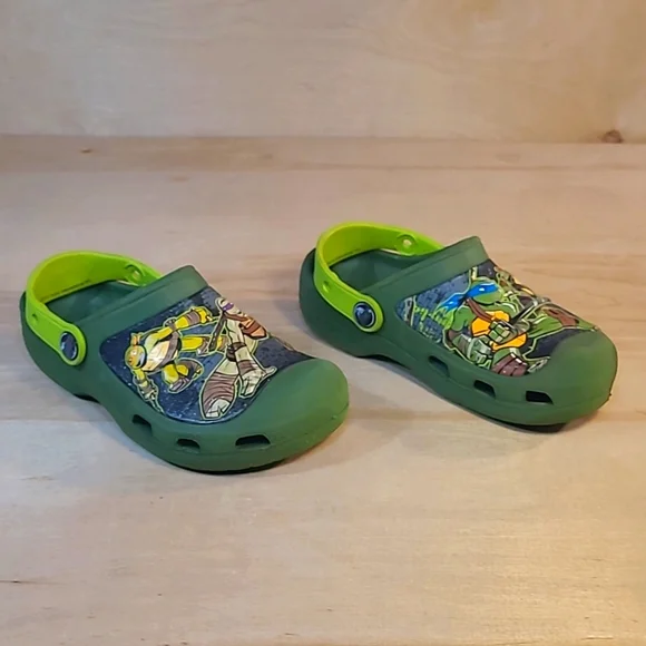 Crocs TMNT Kids Green and Yellow Clog Shoes - Picture 2 of 11